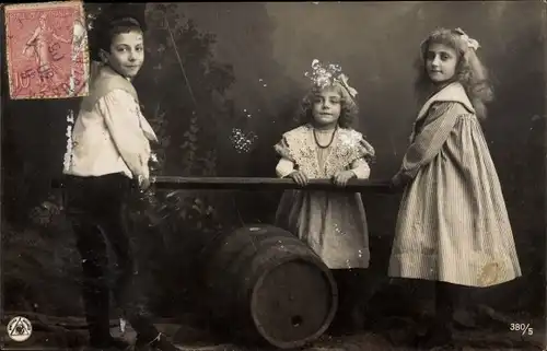 Ak Kinder beim Bau einer Wippe, Portrait, NPG 380/5