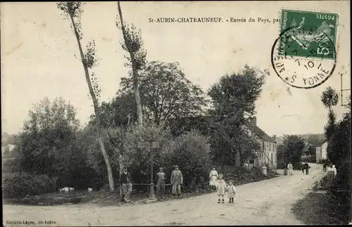 Ak St. Aubin Chateauneuf Yonne, Entrée du Pays, Straßenpartie