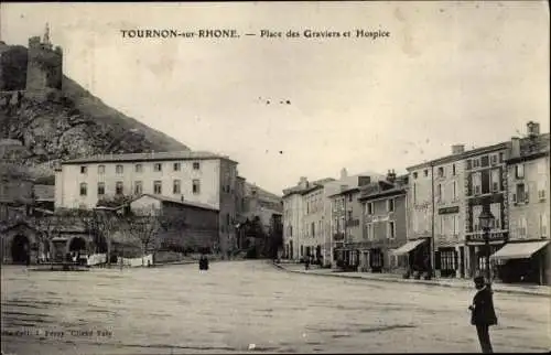 Ak Tournon sur Rhone Ardèche, Place des Graviers et Hospice