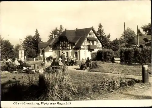 Ak Oberbärenburg Altenberg im Erzgebirge, Platz der Republik, Fachwerkhaus