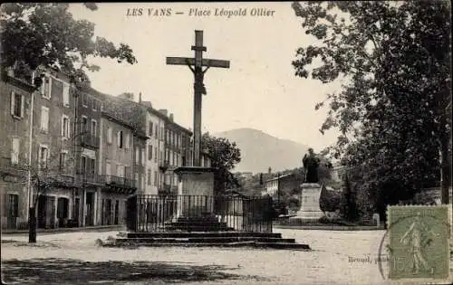 Ak Les Vans Ardèche, Place Léopold Ollier