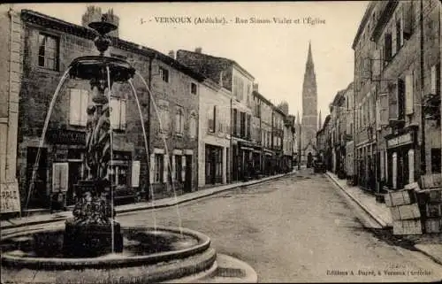 Ak Vernoux Ardèche, Rue Simon Vialet et l'Église