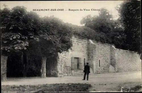 Ak Beaumont sur Oise Val d'Oise, Remparts du Vieux Château