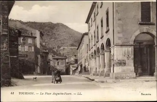 Ak Tournon Ardèche, La Place Augustin Faure