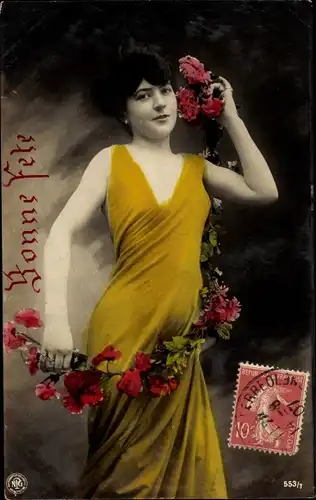 Ak Frau im gelben Kleid, Rosen, NPG 553/7