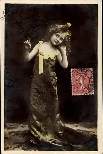 Ak Mädchen im langen Kleid, NPG 405/2