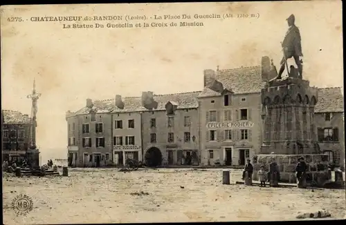 Ak Chateauneuf de Randon Lozère, Place Du Guesclin, Statue, Croix de Mission, Epicerie Rodier