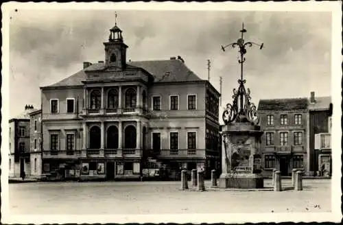 Ak Rocroi Ardennes, Hotel de Ville et Fontaine