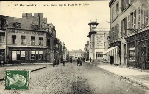 Ak Commentry Allier, Rue de Paris, pres la Place du 14 Juillet, Patisserie, Pharmacie