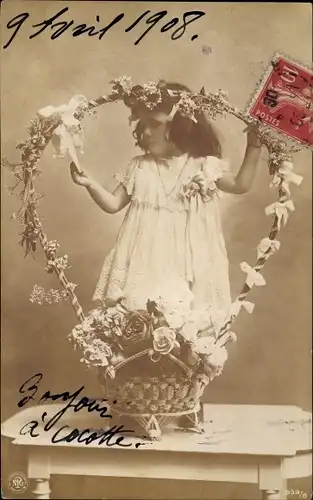 Ak Mädchen mit Blumenkorb, NPG 539/8