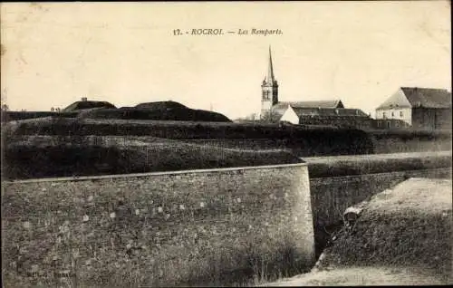 Ak Rocroi Ardennes, Les Remparts, eglise