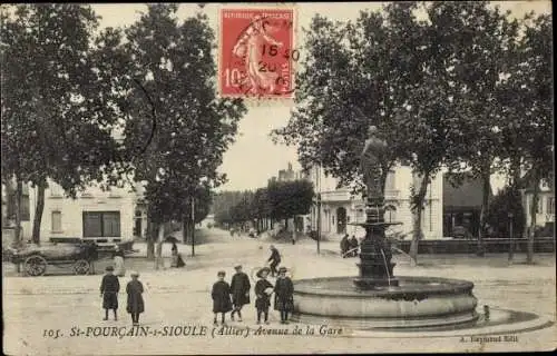 Ak Saint Pourcain sur Sioule Allier, Avenue de la Gare, fontaine