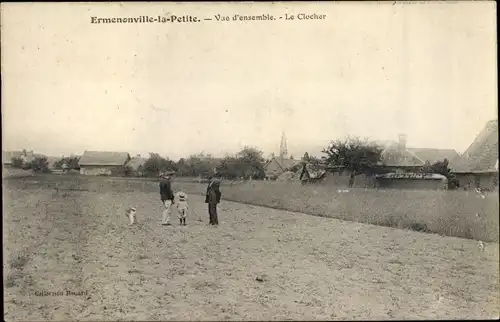 Ak Ermenonville la Petite Oise, Vue d'ensemble, Le Clocher