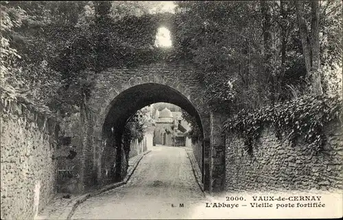 Ak Vaux de Cernay Yvelines, Abbaye, vieille porte fortifiee