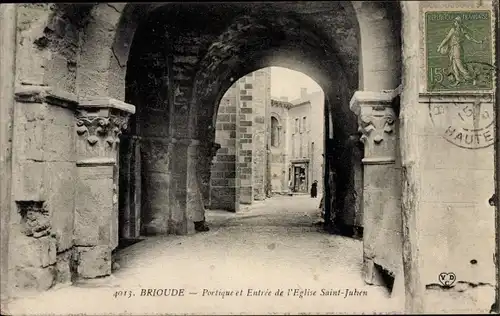 Ak Brioude Haute Loire, Portique et Entrée de l'Eglise Saint Juhen