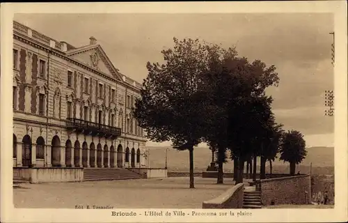 Ak Brioude Haute Loire, L'Hotel de Ville, Panorama sur la plaine