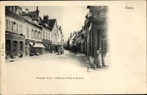 Ak Sens Yonne, Grande Rue, Cote du Pont d'Yonne, Straßenpartie, Geschäfte