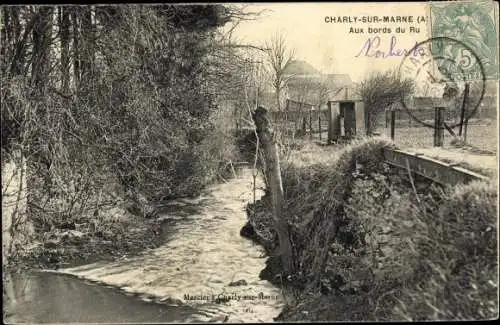 Ak Charly sur Marne Aisne, Aux bords du Ru