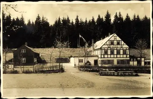 Ak Neudorf Sehmatal im Erzgebirge, DJH Herberge an der Vierenstraße, Außenansicht, Wald