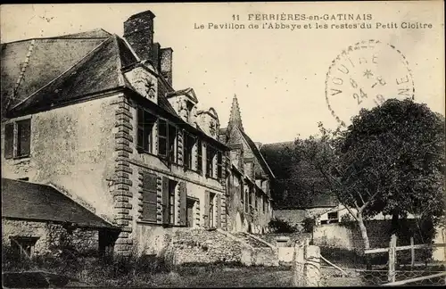 Ak Ferrières en Gatinais Loiret, Le Pavillon de l'Abbaye et les restes du Petit Cloître