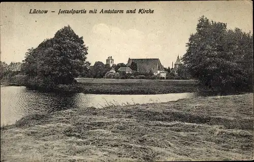 Ak Lüchow im Wendland, Jeetzelpartie mit Amtsturm und Kirche