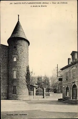 Ak Sainte Foy l'Argentière Rhône, Tour du Château à droite la Mairie