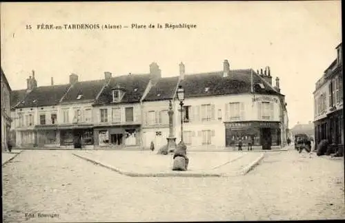 Ak Fère en Tardenois Aisne, Place de la République