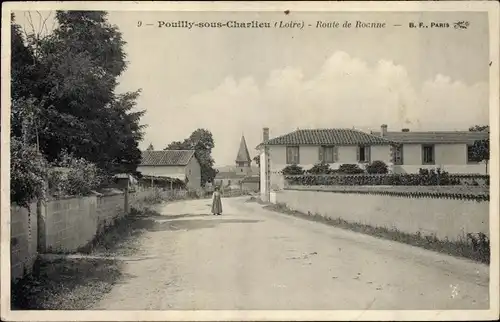 Ak Pouilly sous Charlieu Loire, Route de Roanne, eglise