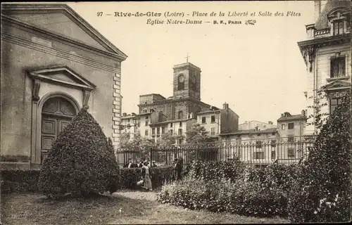 Ak Rive de Gier Loire, Place de la Liberte et Salle des Fetes, Eglise Notre Dame