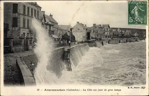 Ak Arromanches Calvados, La Côte un jour de gros temps