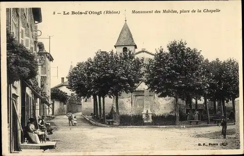 Ak Le Bois d'Oingt Rhone, Monument des Mobiles, place de la Chapelle