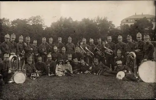 Foto Ak Schweizer Soldaten, Blasorchester, Gruppenbild