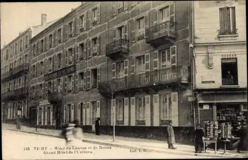 Ak Vichy Allier, Hotel du Louvre et de Reims, Grand Hotel de l'Univers, Au Reve des Fumeurs