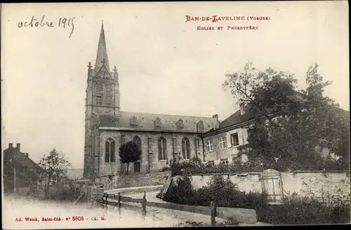 Ak Ban de Laveline Vosges, Eglise et Presbytère, vue générale