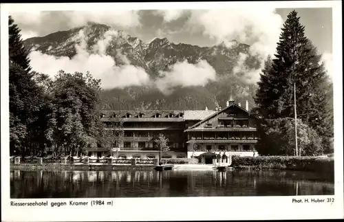 Ak Garmisch Partenkirchen in Oberbayern, Riesserseehotel, Kramer