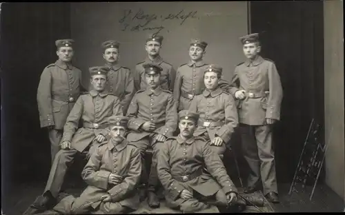 Foto Ak Deutsche Soldaten in Uniformen, Gruppenbild