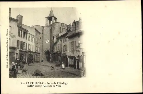 Ak Parthenay Deux Sèvres, Porte de l'Horloge, XIIIe siècle, magasin des Liqueurs