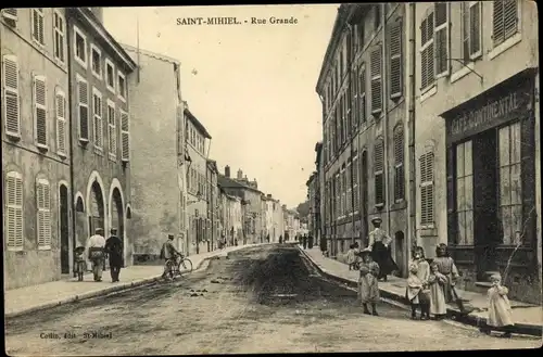 Ak Saint Mihiel Lothringen Meuse, Rue Grande