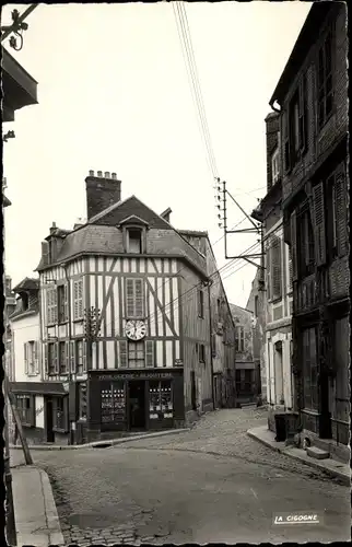 Ak Joigny Yonne, Place du Pilori, Fachwerkhaus, Horlogerie