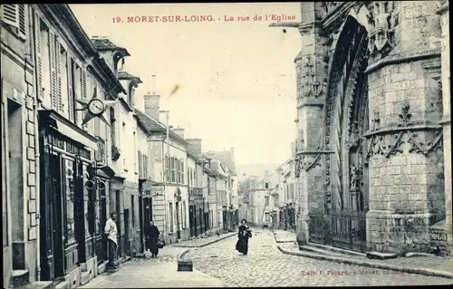 Ak Moret sur Loing Seine et Marne, La Rue de l'Église