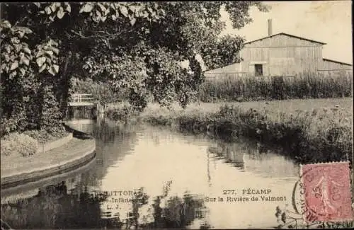 Ak Fécamp Seine Maritime, Sur la Riviere de Valmont, Flusspartie, Gebäude