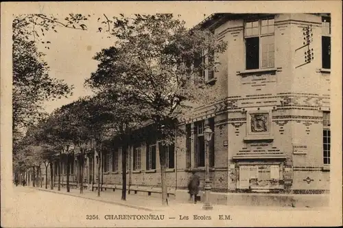 Ak Charentonneau Val de Marne, Les Écoles