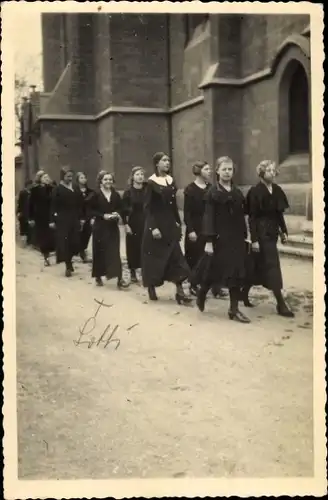Foto Ak Erfurt in Thüringen, Thomaskirche, Mädchen zur Konfirmation 1934, Lotti