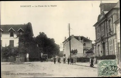 Ak Domont Val d'Oise, La Place de la Mairie