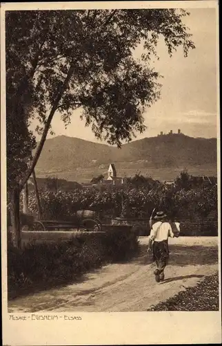 Ak Eguisheim Egisheim Elsass Haut Rhin, Blick zur Stadt, Mann mit Spitzhacke