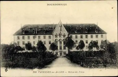 Ak Varennes sur Allier, Maison des Frères