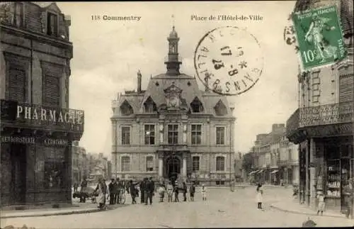Ak Commentry Allier, Place de l'Hotel de Ville, Pharmacie