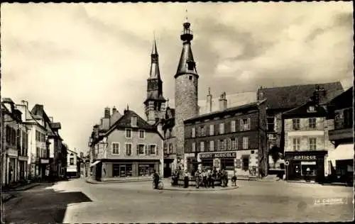 Ak Saint Pourcain sur Sioule Allier, Place du Maréchal Foch, Clocher, Beffoir