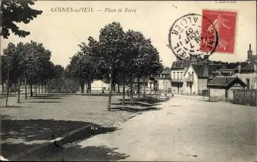 Ak Cosnes sur l'Oeil Allier, Place de Foire