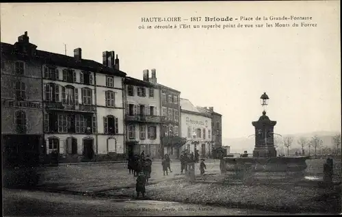 Ak Brioude Haute Loire, Place de la Grande Fontaine, Cafe de la Liberte